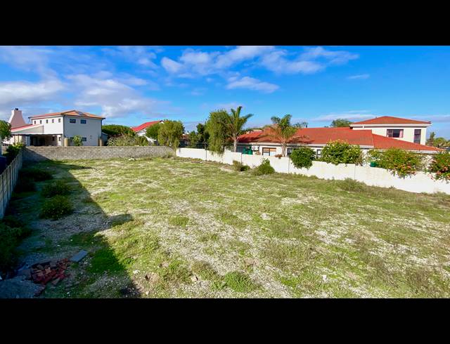 670M² VACANT LAND FOR SALE IN PORT OWEN